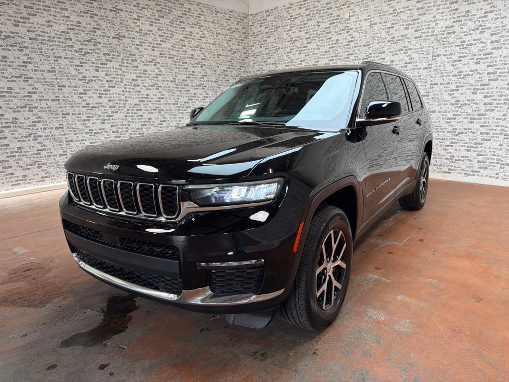 Used 2023 Jeep Grand Cherokee L Limited w/ Luxury Tech Group II AWD/4WD image 3
