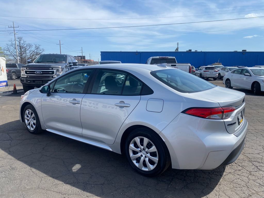 Used 2023 Toyota Corolla LE FWD image 5