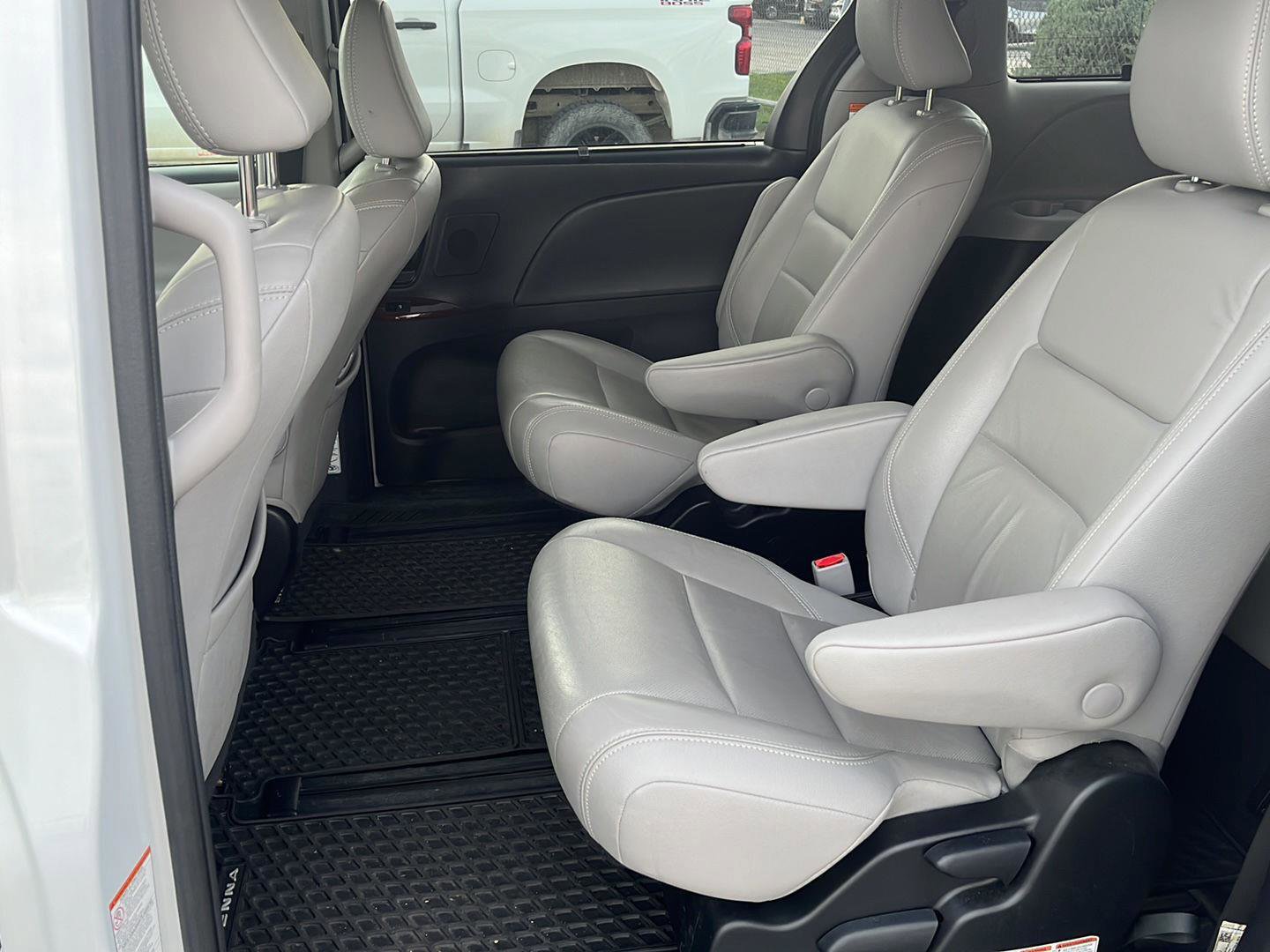 Used 2019 Toyota Sienna AWD image 7