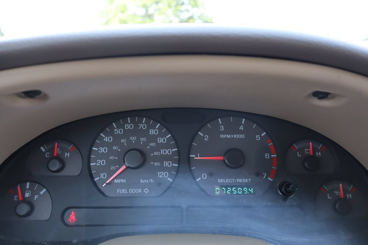 Used 1999 Ford Mustang Convertible RWD image 23