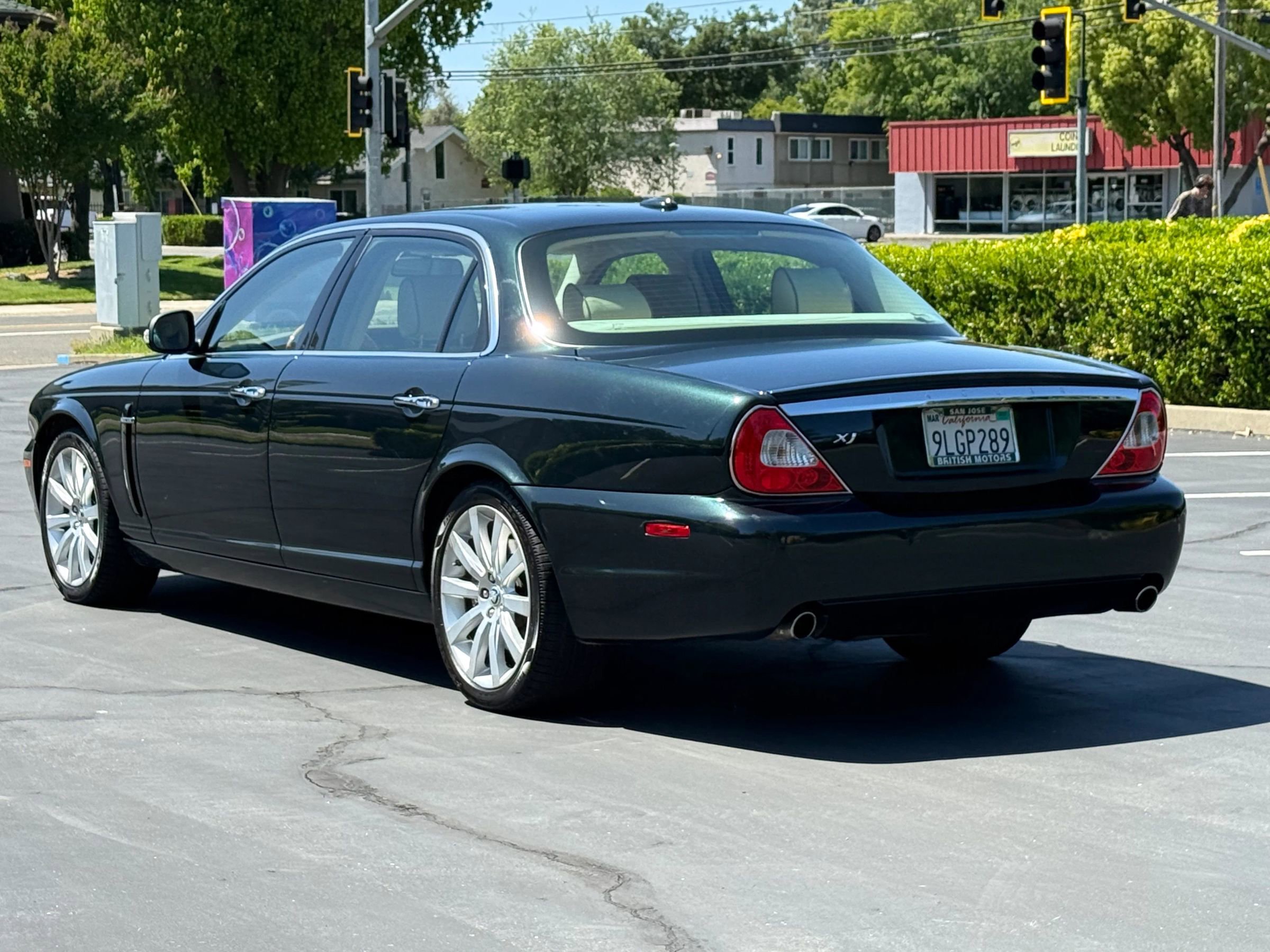 Used 2008 Jaguar XJ8 image 7