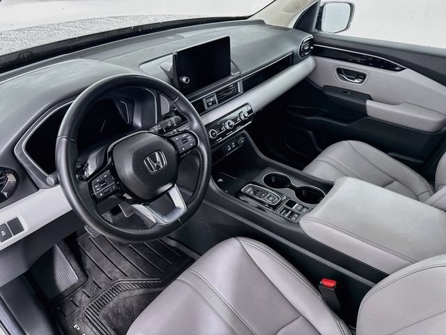 Used 2025 Honda Pilot EX-L image 11