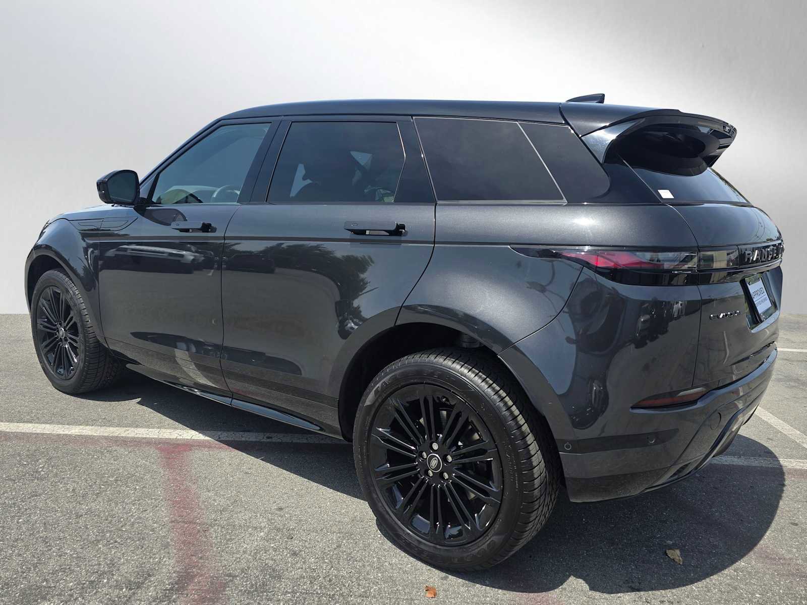Used 2026 Land Rover Range Rover Evoque Dynamic SE AWD/4WD image 3