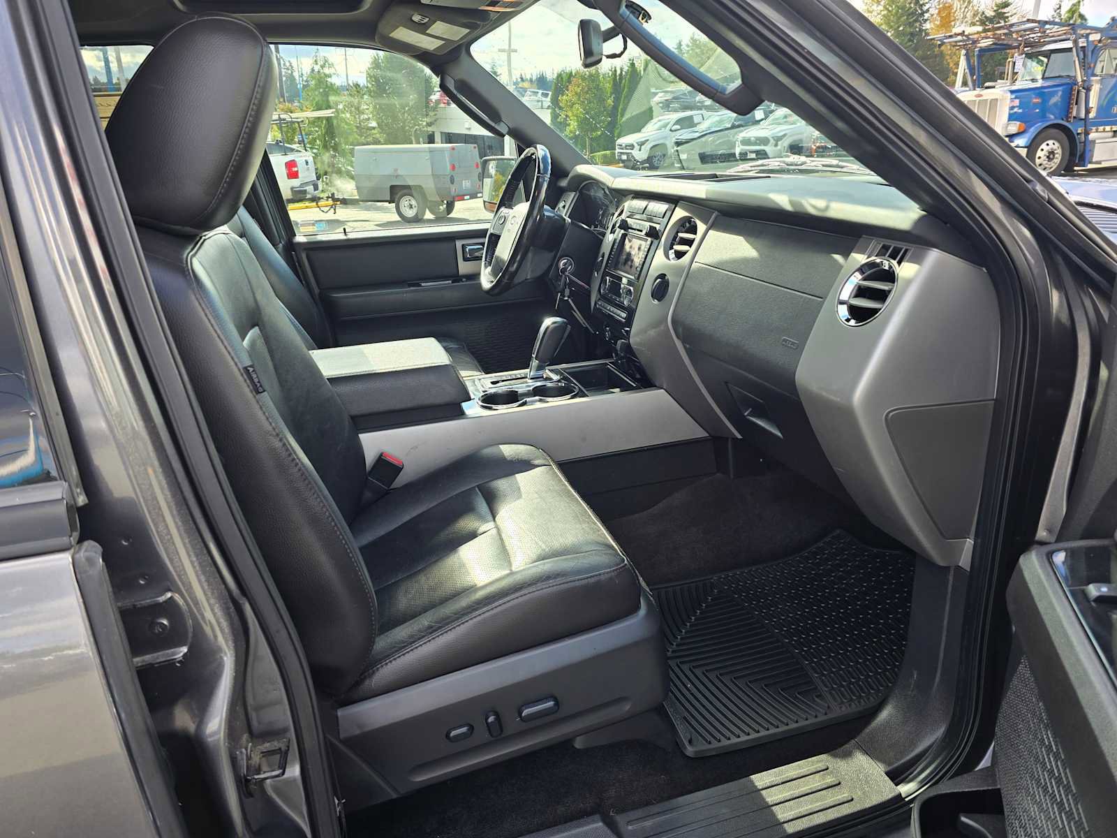Used 2013 Ford Expedition Limited image 11