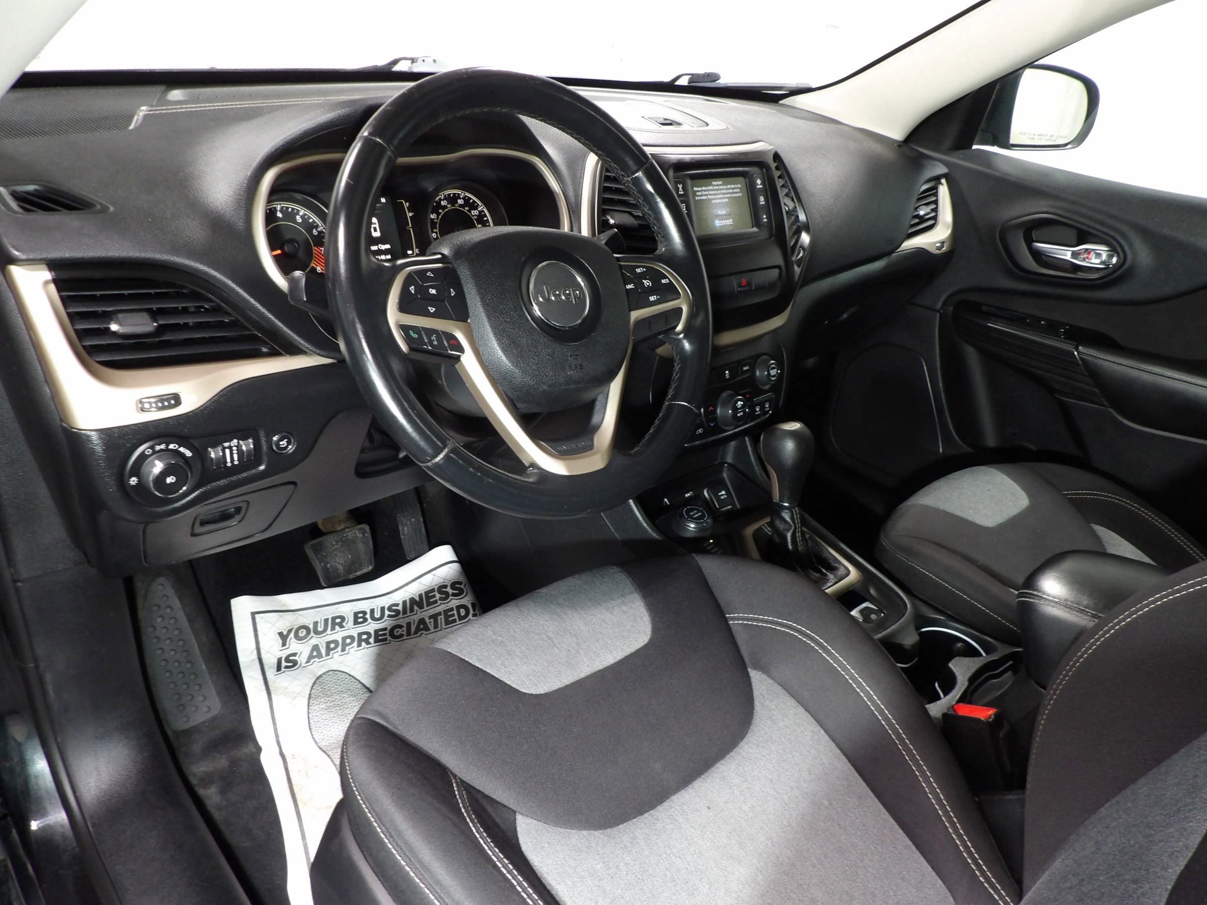 Used 2014 Jeep Cherokee Latitude w/ Comfort/Convenience Group AWD/4WD image 10