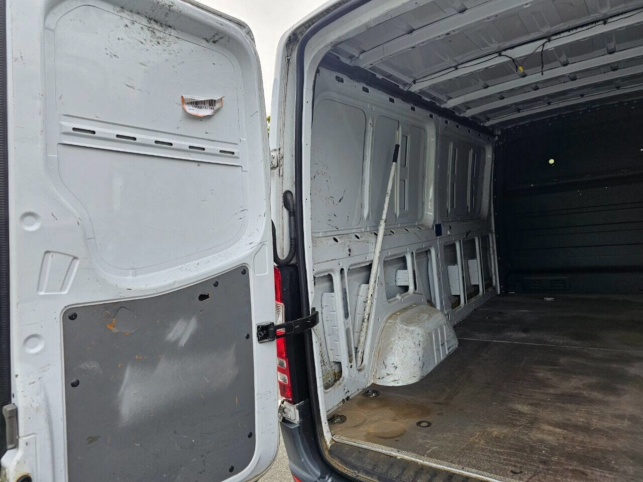 Used 2014 Mercedes-Benz Sprinter 2500 image 19