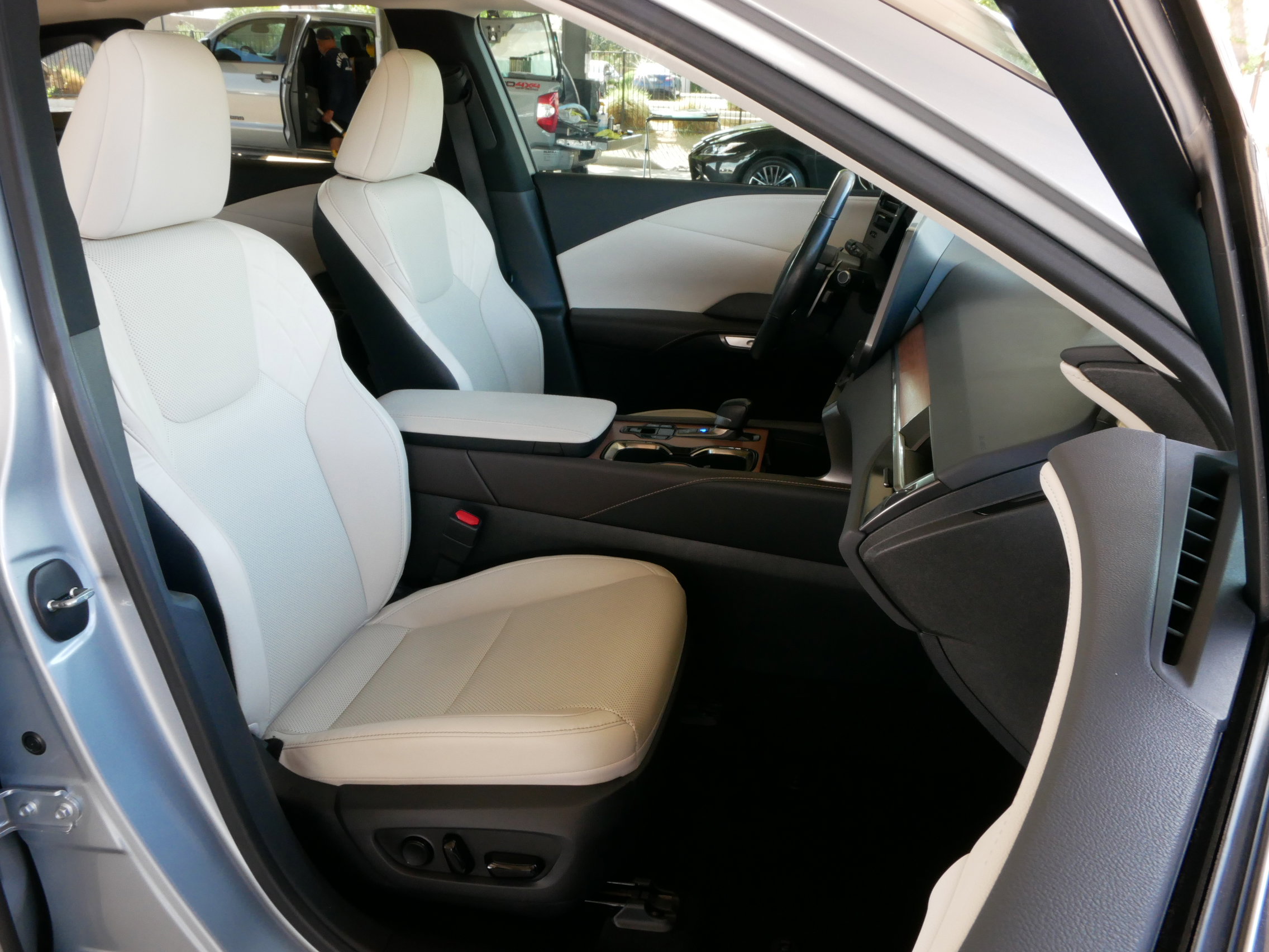 Used 2024 Lexus RX 350h w/ Convenience Package image 8