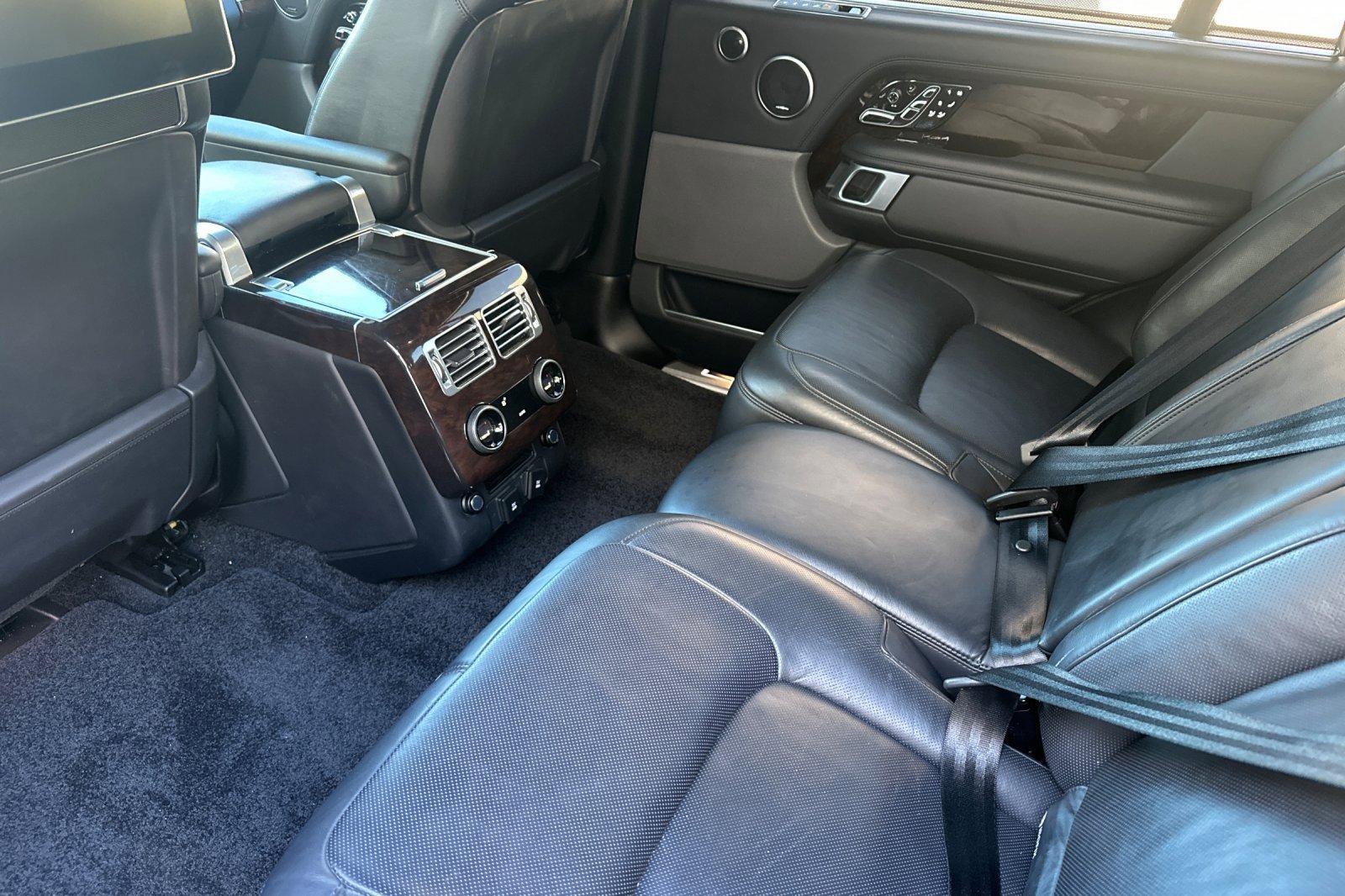 Used 2019 Land Rover Range Rover Long Wheelbase Autobiography image 11