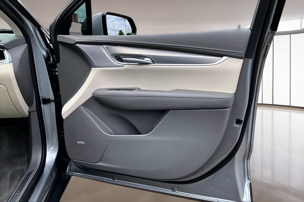 Used 2025 Cadillac XT5 Premium Luxury w/ Technology Package AWD/4WD image 19