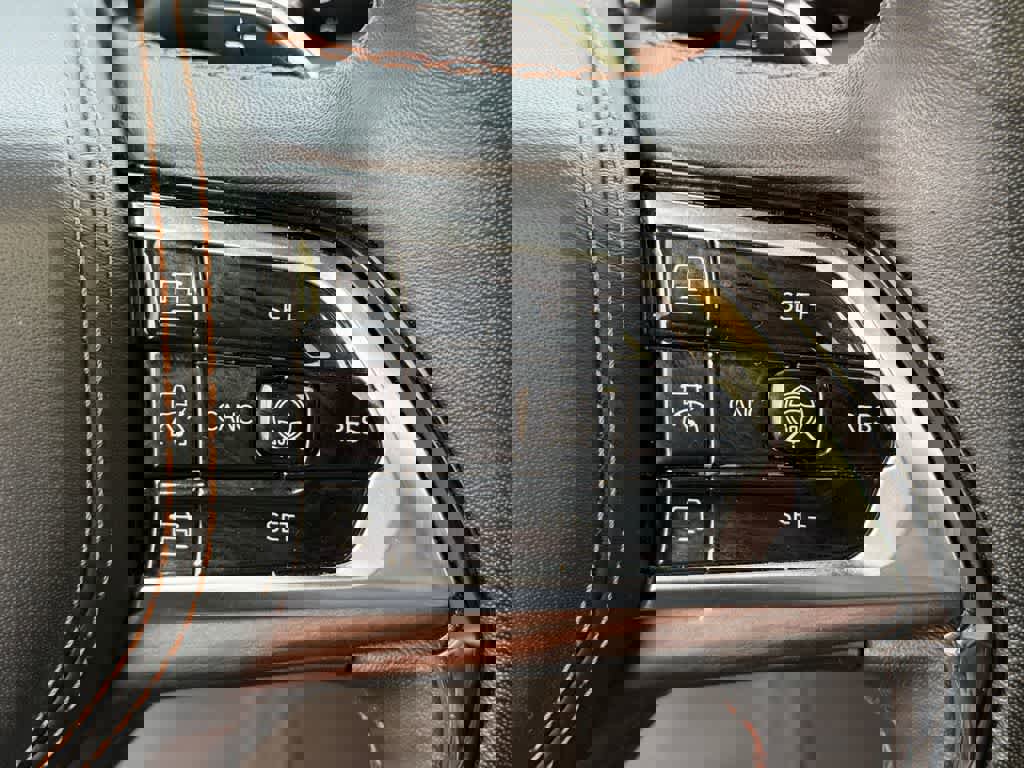 Used 2023 Jeep Grand Cherokee Summit w/ Luxury Tech Group V image 25