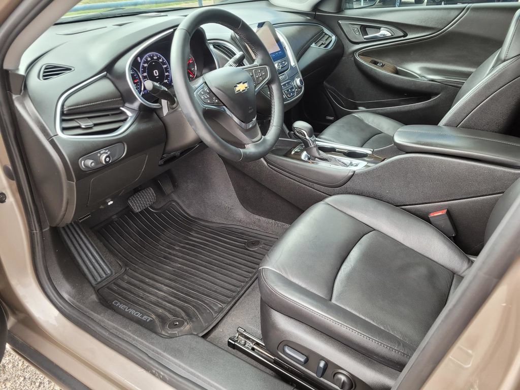 Used 2023 Chevrolet Malibu LT FWD image 2