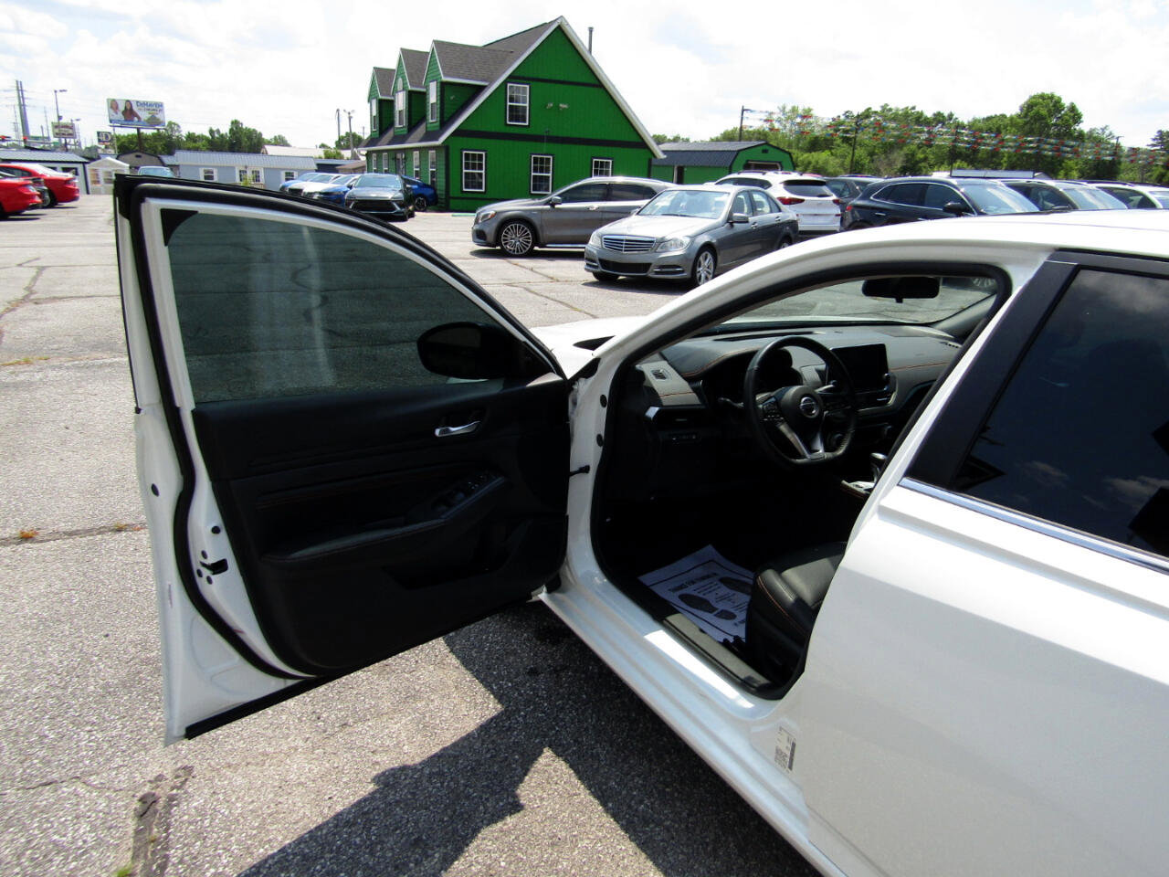 Used 2021 Nissan Altima 2.5 SR w/ SR Premium Package image 17