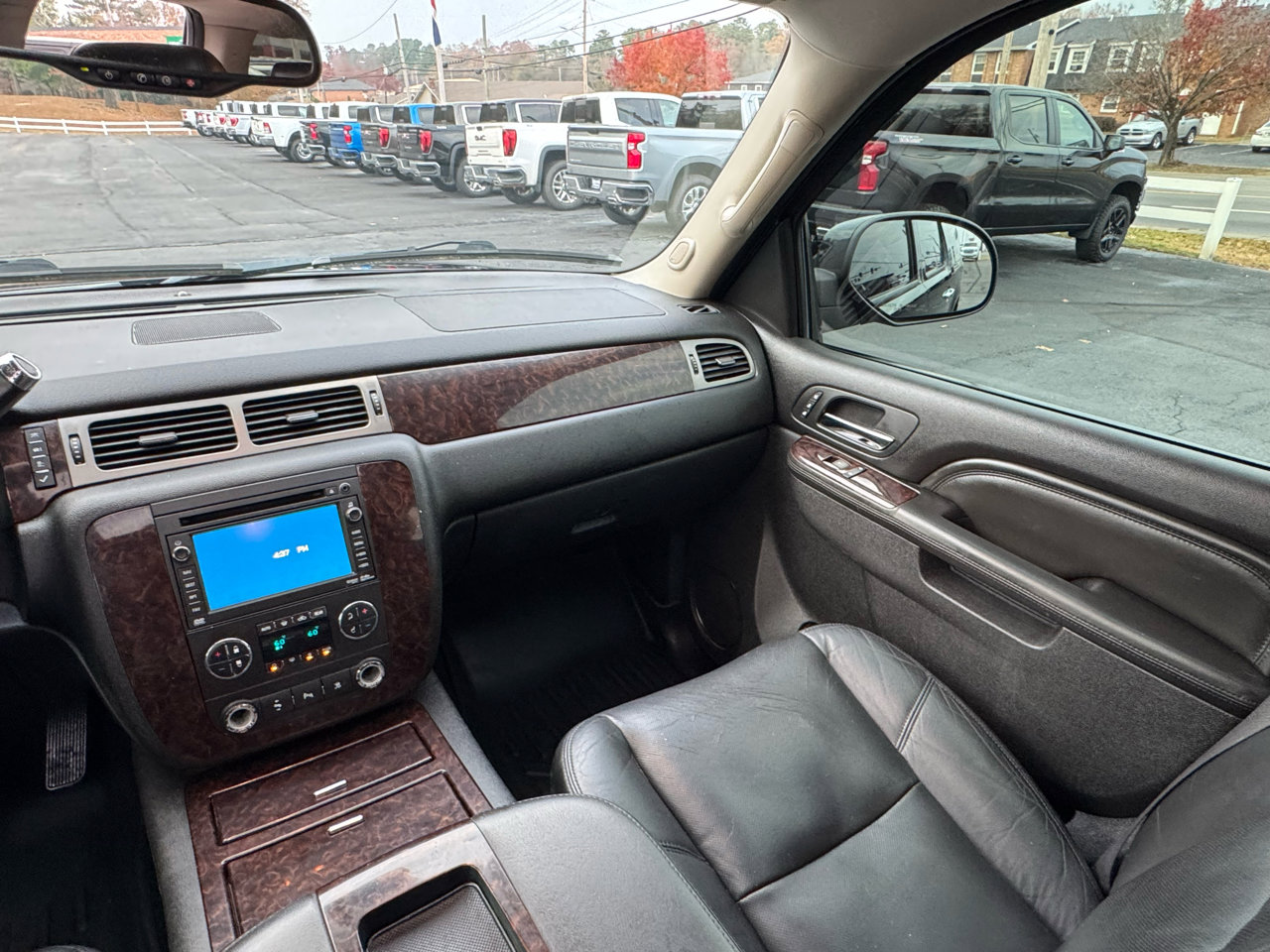 Used 2011 GMC Yukon XL Denali image 25
