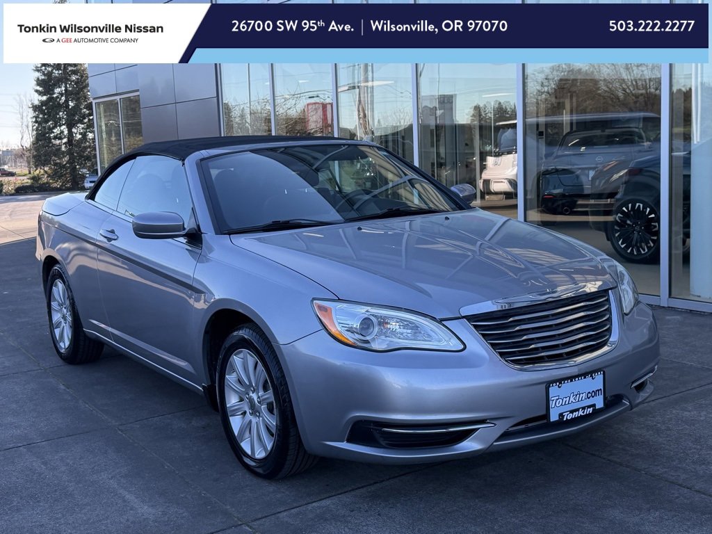 Used 2013 Chrysler 200 Touring image 1