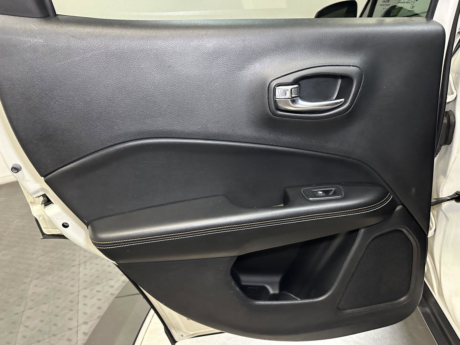 Used 2019 Jeep Compass Latitude w/ Popular Equipment Group AWD/4WD image 30