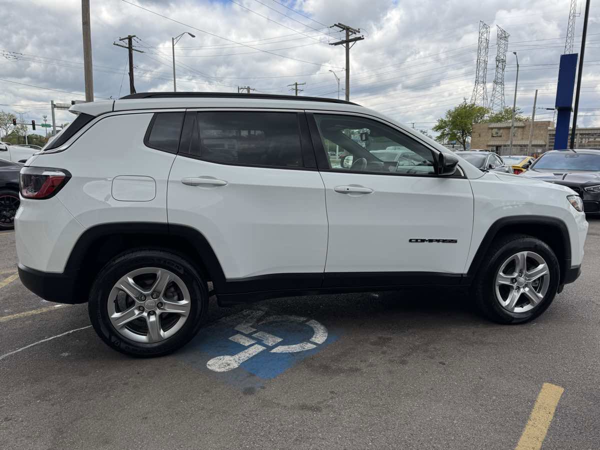 Used 2023 Jeep Compass Latitude AWD/4WD image 4