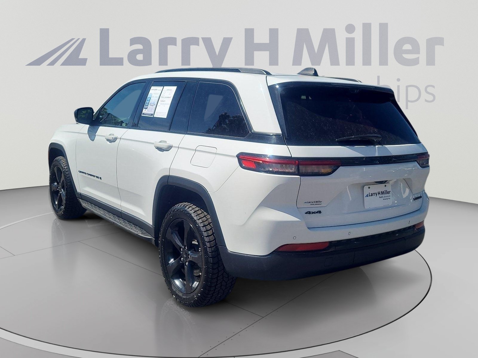Used 2024 Jeep Grand Cherokee Limited w/ Luxury Tech Group II AWD/4WD image 3