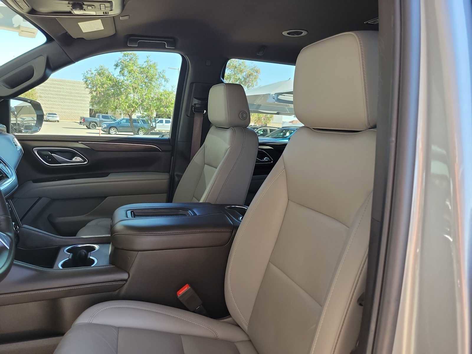 Used 2024 Chevrolet Tahoe Z71 w/ Luxury Package AWD/4WD image 15