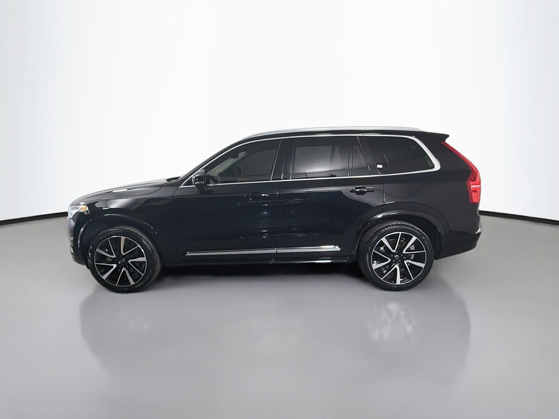 Certified 2024 Volvo XC90 B5 Plus w/ Protection Package Premier AWD/4WD image 9