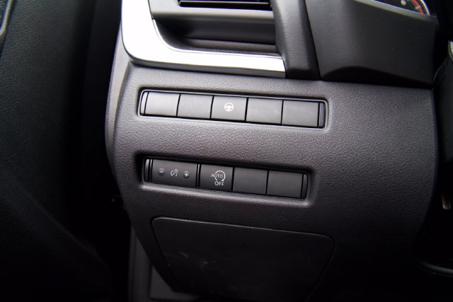 Used 2023 Nissan Rogue SV AWD/4WD image 19