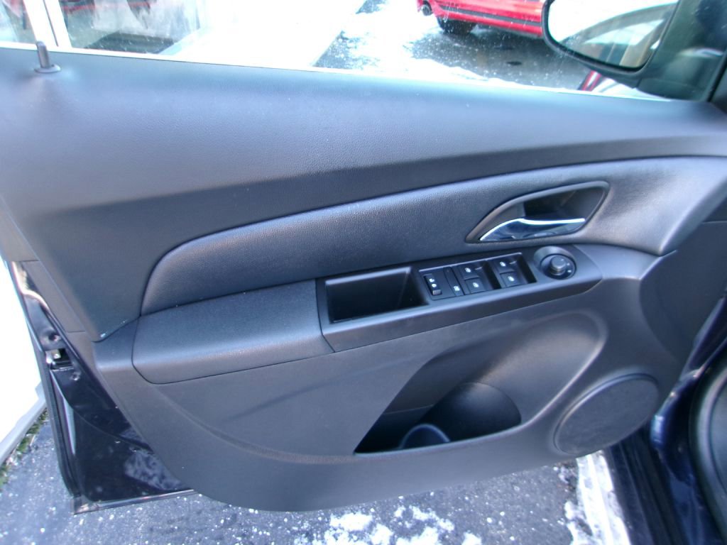 Used 2016 Chevrolet Cruze LT image 7