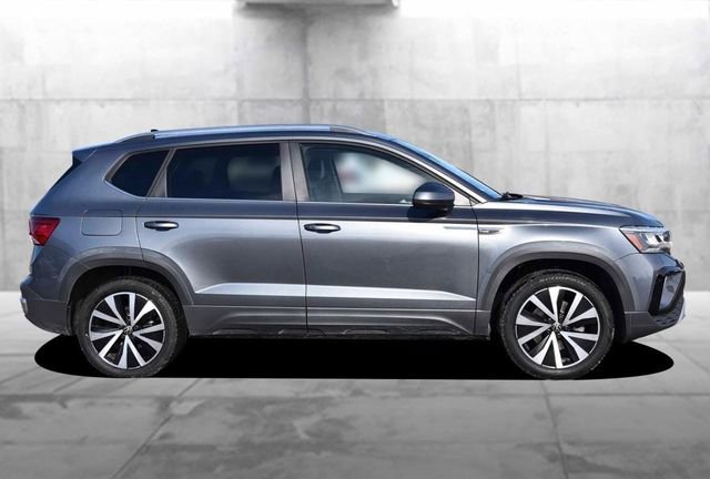 Certified 2022 Volkswagen Taos SE w/ Panoramic Sunroof Package image 5