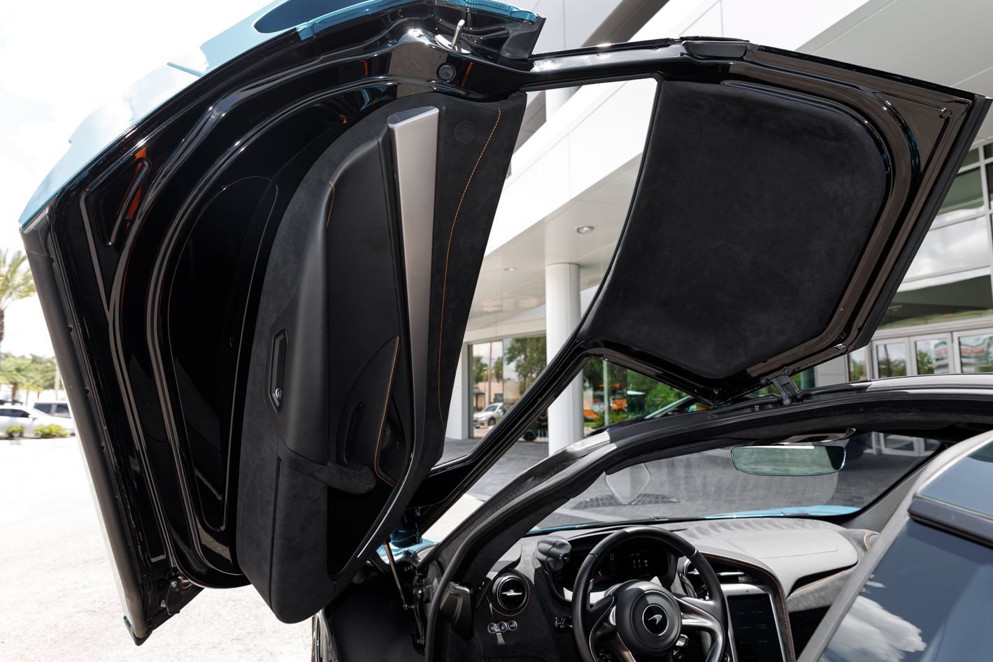 Used 2025 McLaren 750S RWD image 55