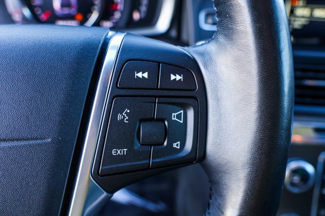 Used 2016 Volvo XC60 T6 Platinum w/ Climate Package image 16