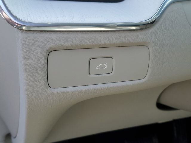 New 2026 Volvo XC60 B5 Ultra w/ Protection Package Premier image 9