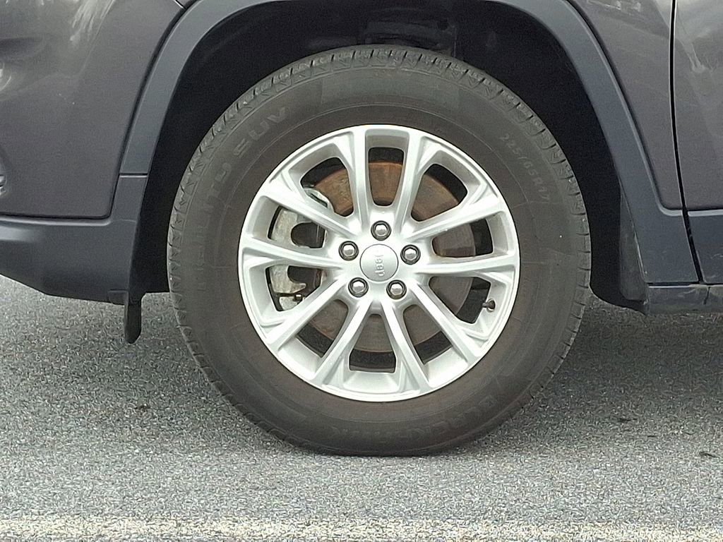 Used 2022 Jeep Cherokee Latitude Lux w/ Sun & Sound Group image 8