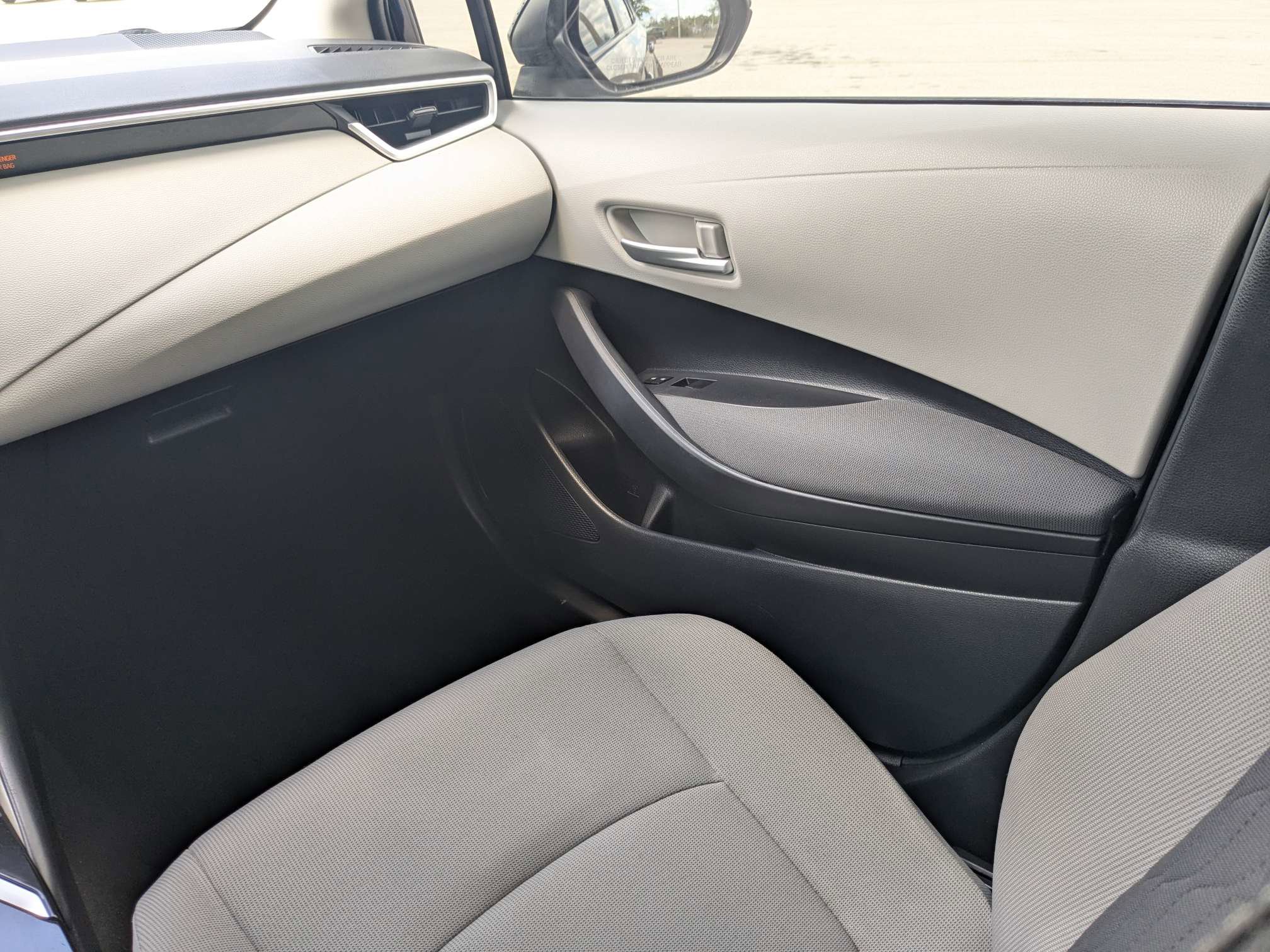 Used 2021 Toyota Corolla LE FWD image 18