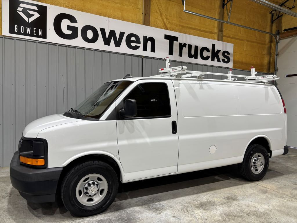 Used 2017 Chevrolet Express 2500 image 4