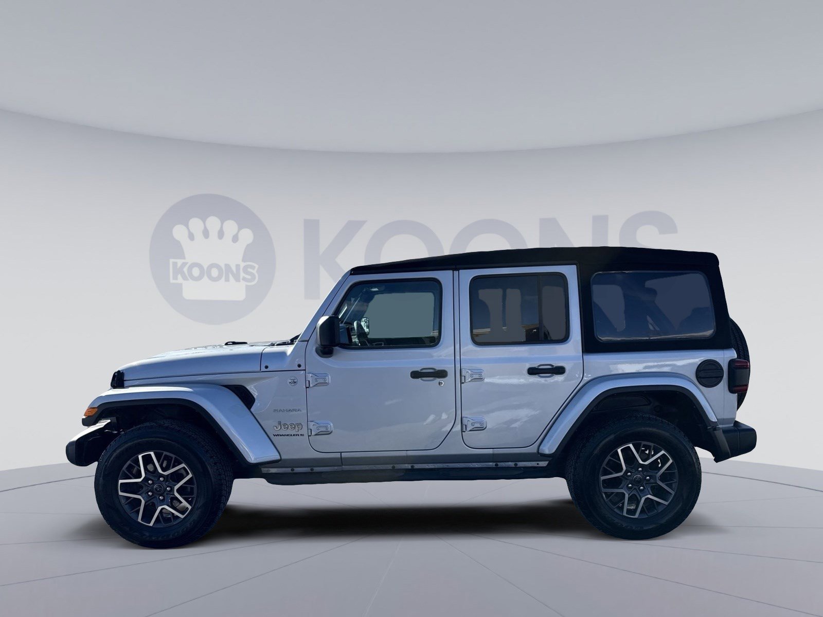 Used 2024 Jeep Wrangler Sahara image 2