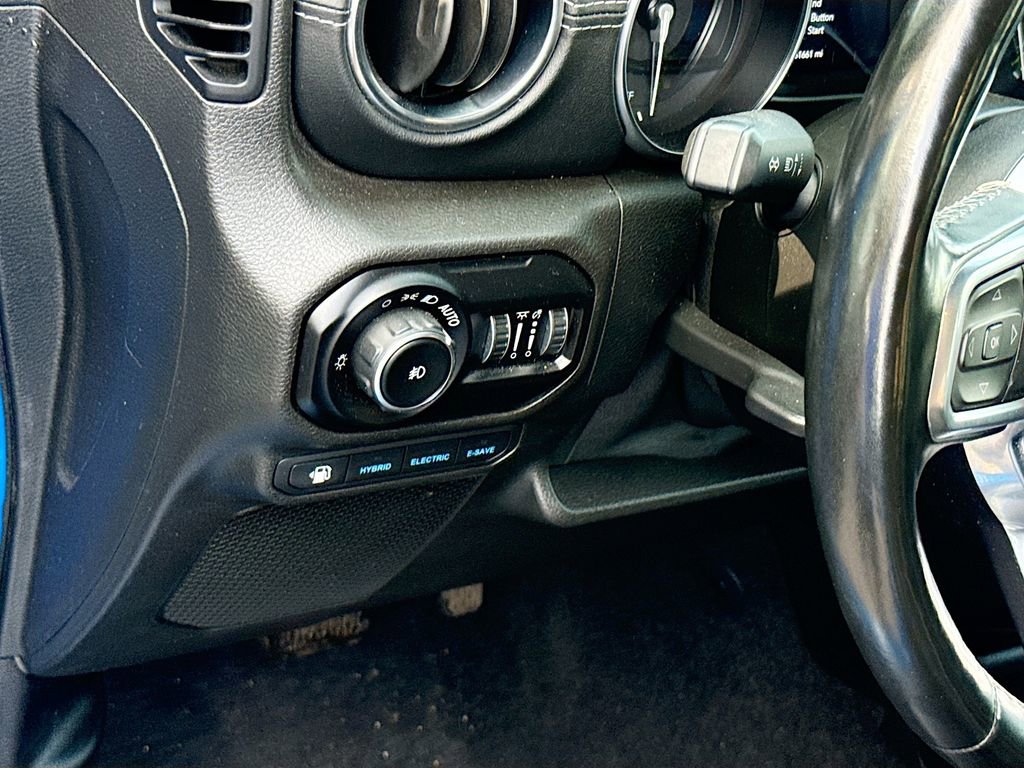 Used 2021 Jeep Wrangler Unlimited Sahara w/ Cold Weather Group AWD/4WD image 11