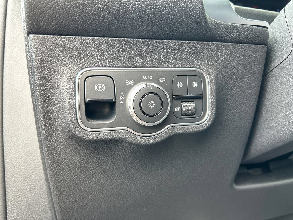 New 2026 Mercedes-Benz GLB 250 4MATIC image 14