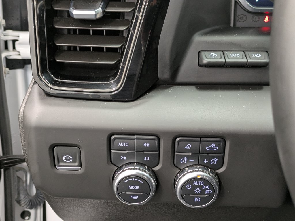 Used 2025 GMC Sierra 1500 AT4 w/ Technology Package AWD/4WD image 20