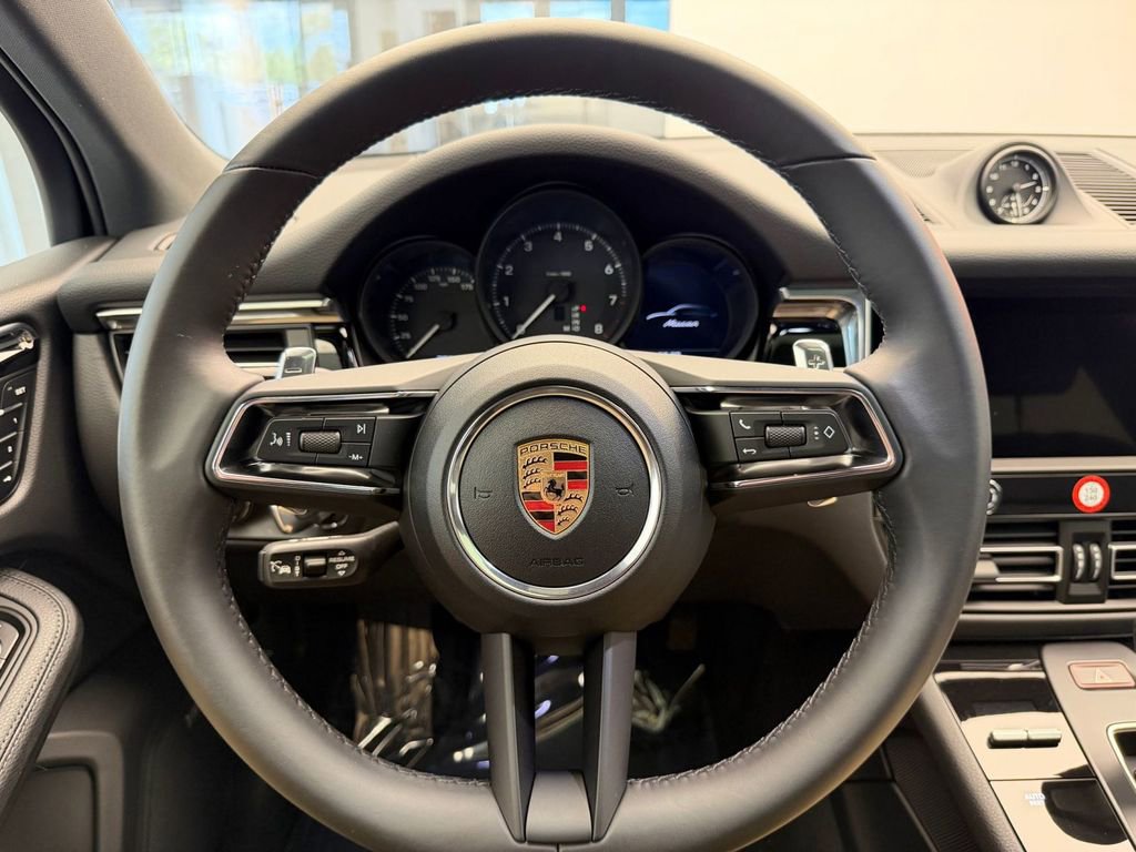 Used 2026 Porsche Macan AWD/4WD image 11