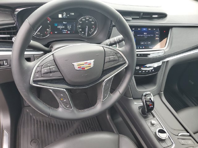 Certified 2025 Cadillac XT5 Premium Luxury AWD/4WD image 13