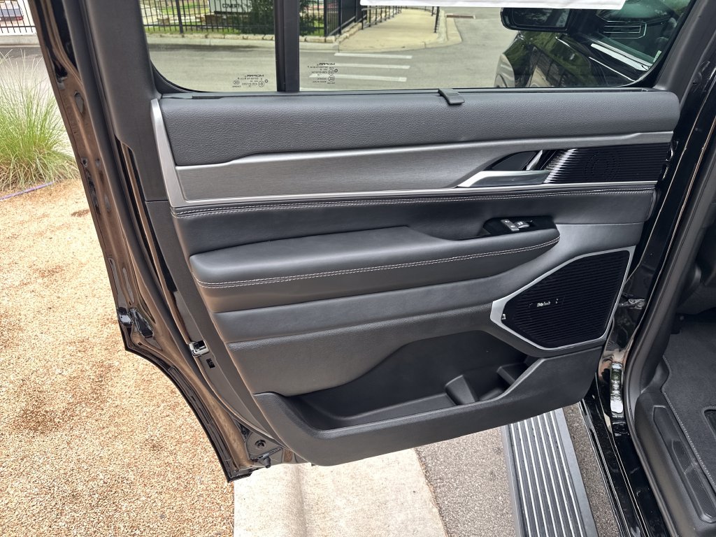 New 2026 Jeep Grand Wagoneer Limited AWD/4WD image 31