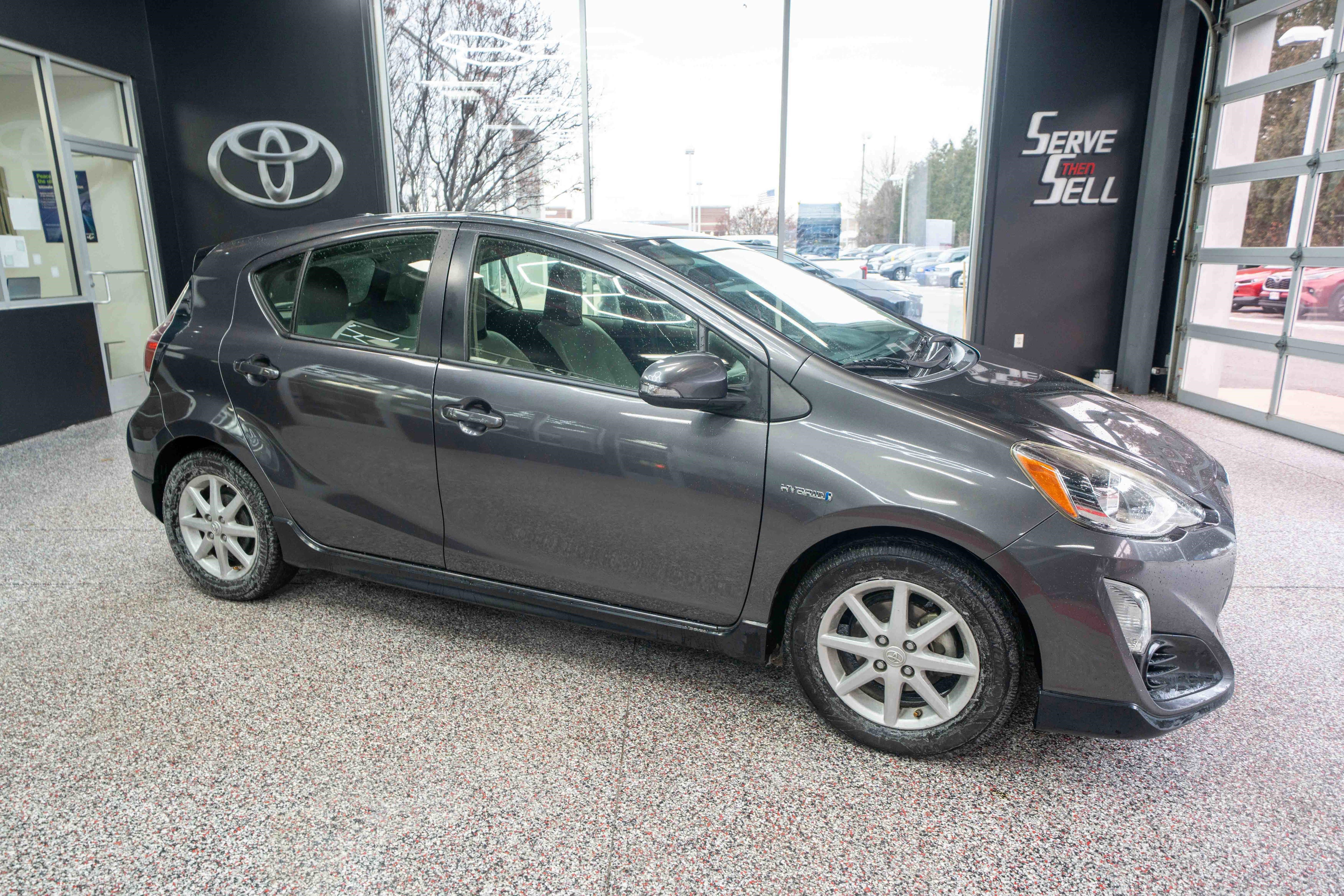 Used 2017 Toyota Prius C One image 5