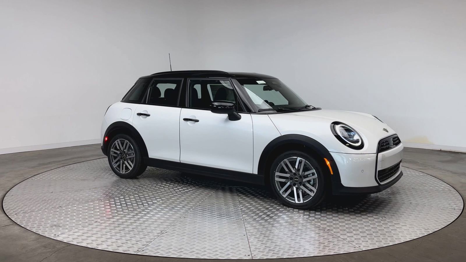 New 2026 MINI Cooper 4-Door Hardtop FWD image 2