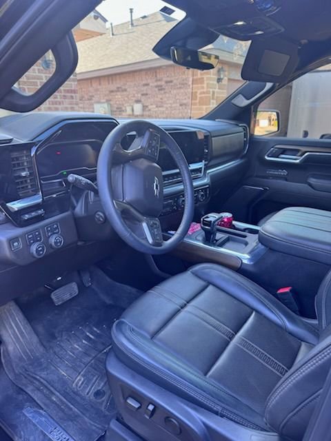 Certified 2025 Chevrolet Silverado 1500 High Country w/ Midnight Edition AWD/4WD image 8