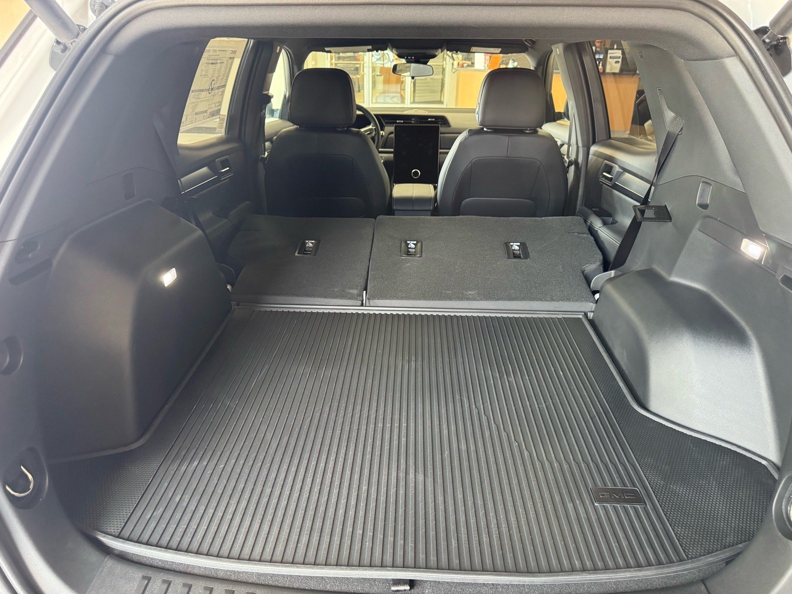 New 2027 GMC Terrain Elevation w/ Elevation Premium Package AWD/4WD image 8