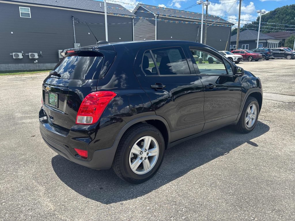 Used 2019 Chevrolet Trax LS w/ Tint and Cruise Package AWD/4WD image 5