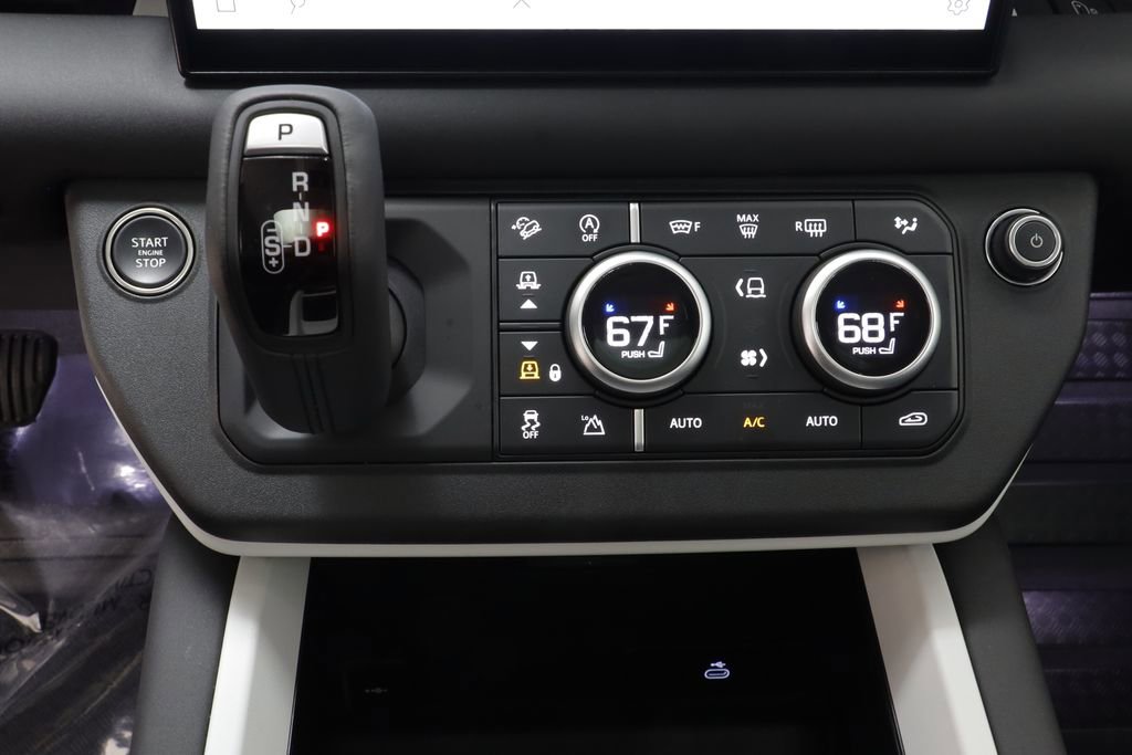 Used 2025 Land Rover Defender 110 S image 12