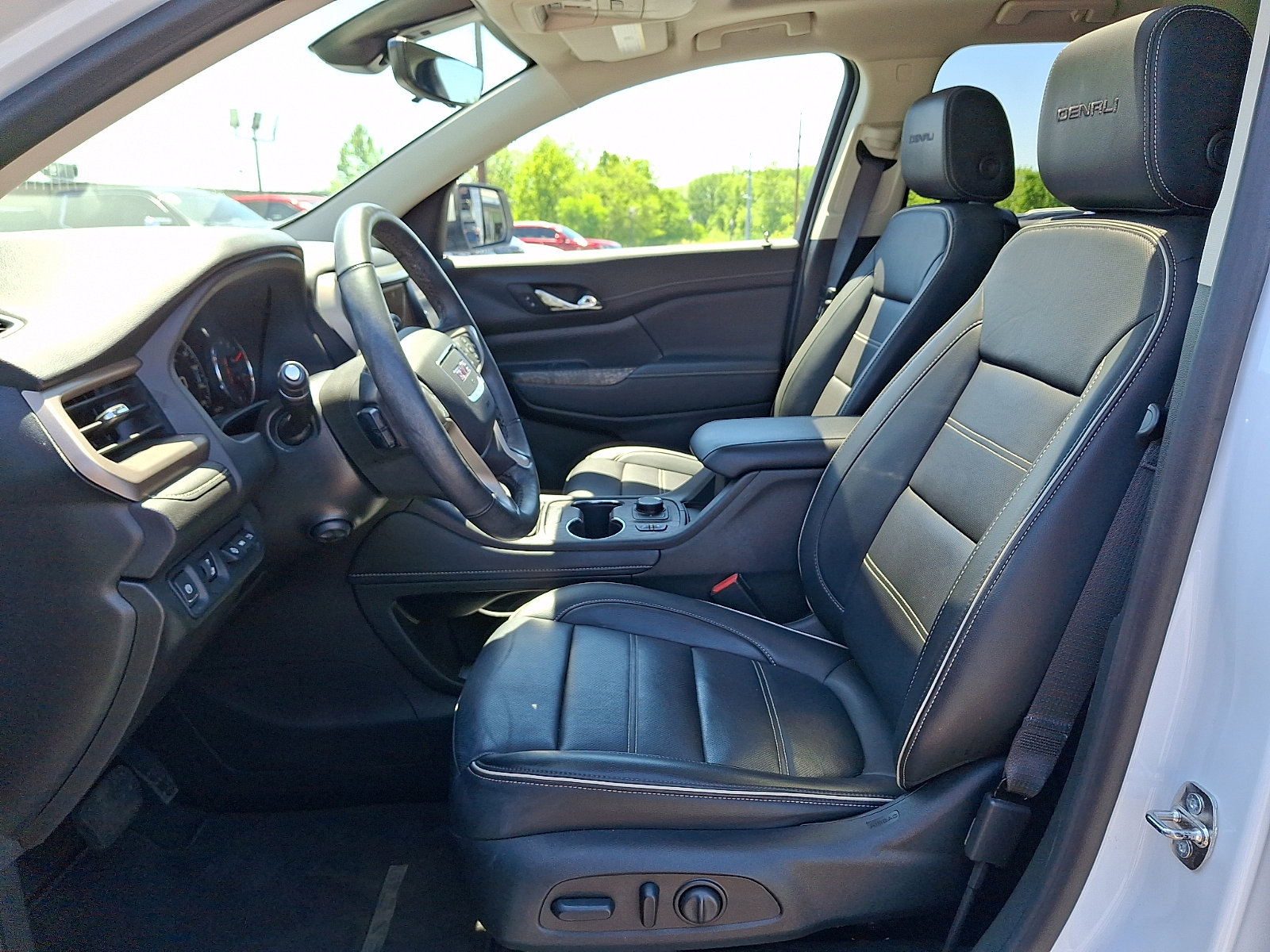 Used 2023 GMC Acadia Denali w/ Denali Ultimate Package AWD/4WD image 16