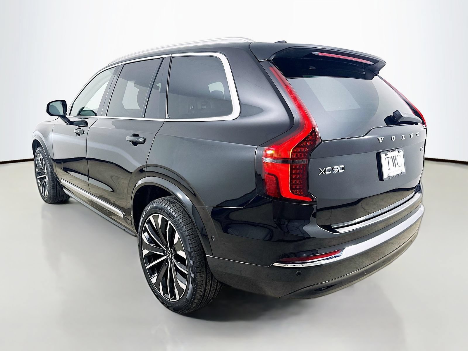 Used 2026 Volvo XC90 B6 Plus w/ Protection Package Premier AWD/4WD image 7
