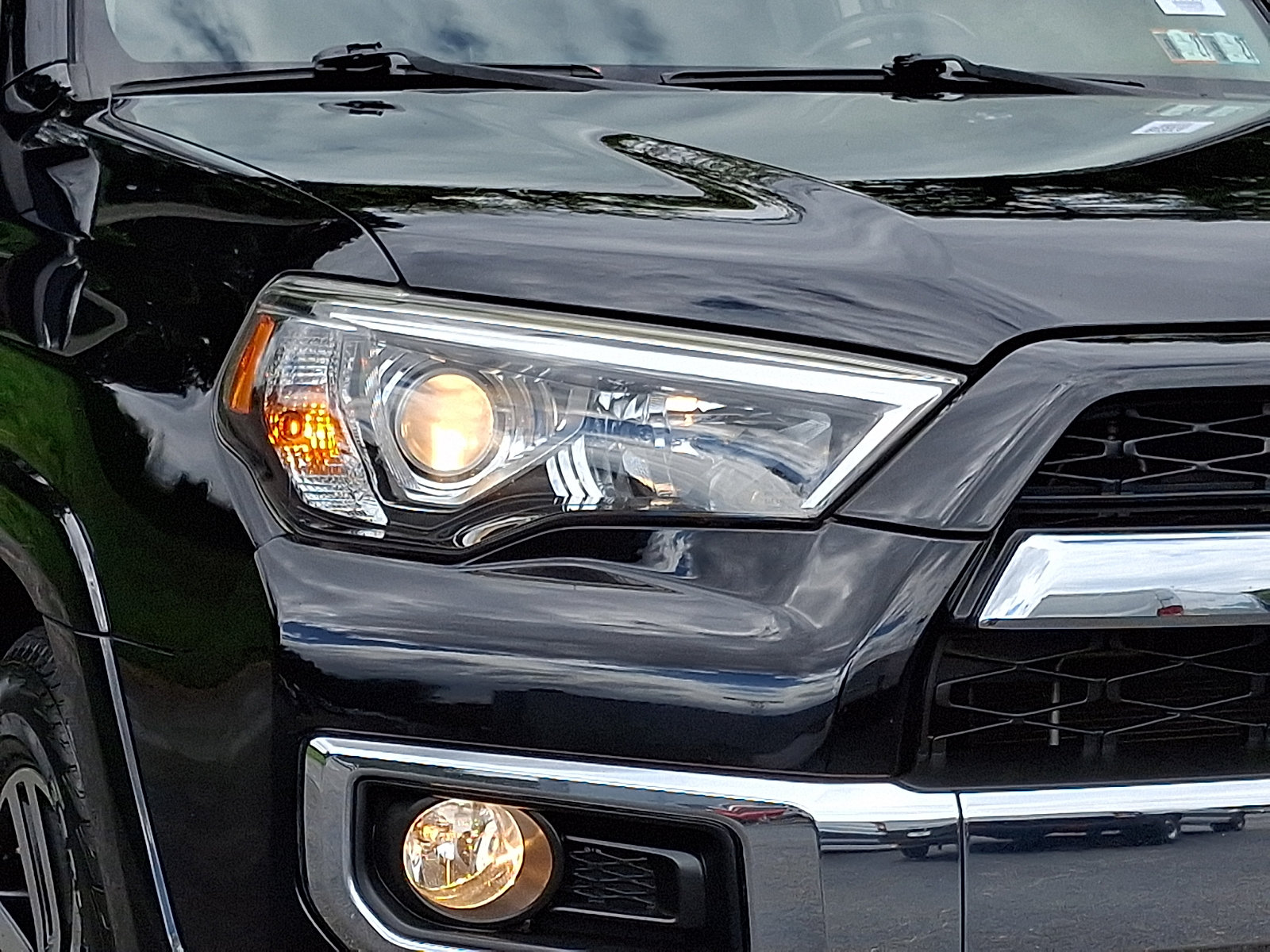 Used 2016 Toyota 4Runner Limited AWD/4WD image 9