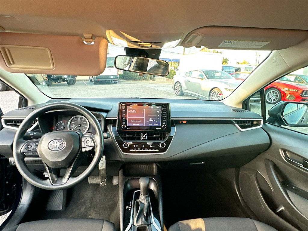 Used 2022 Toyota Corolla LE image 3