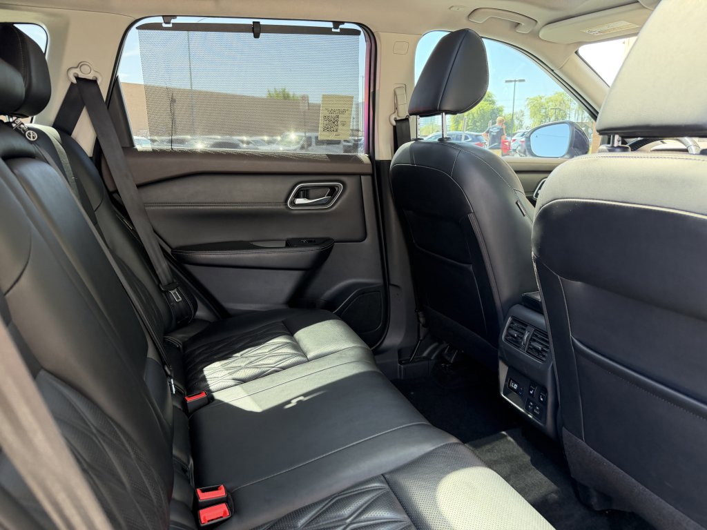 Used 2022 Nissan Rogue Platinum w/ Head-Up Display Package FWD image 40